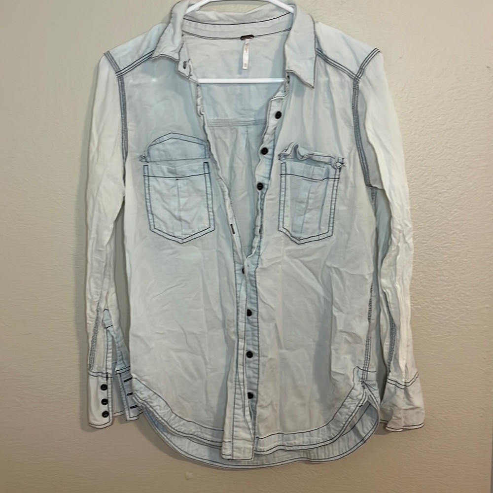 FREE PEOPLE Light Blue Button Up Lightweight Women’s Blouse